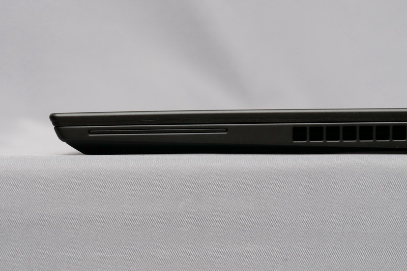 右側面前方には、オプションでスマートカードリーダを搭載可能