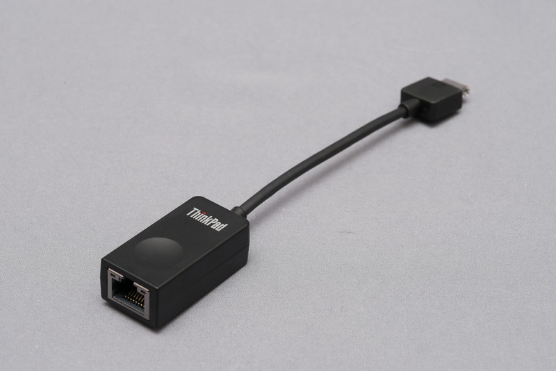 製品に付属するイーサネットアダプタ