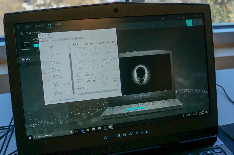 CPUはCore i9-8950HKを選択可能。CPUは6コアでベースクロックは2.9GHzとなっている、dGPUも搭載可能