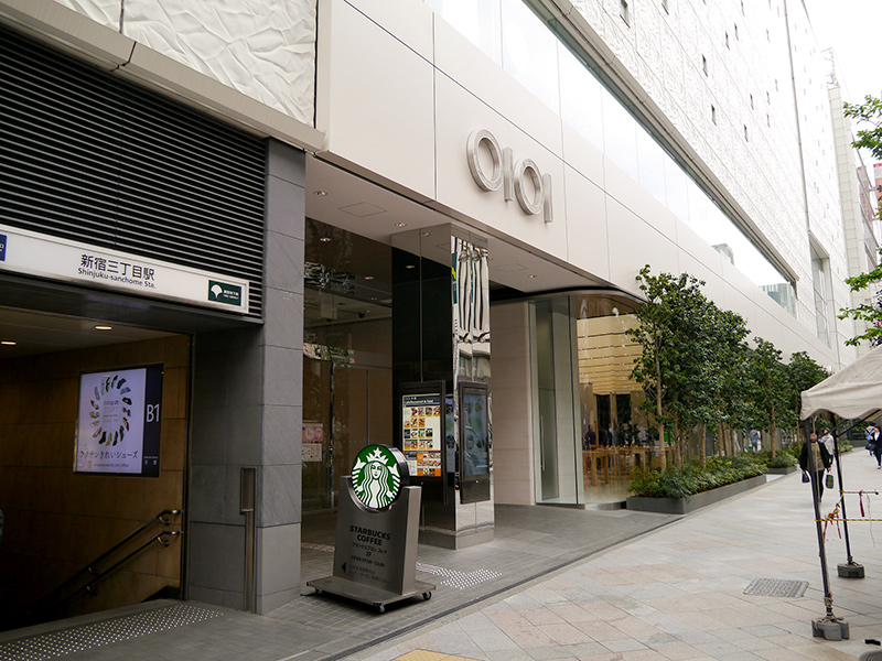 新宿三丁目駅とつながる新宿マルイ本館にある