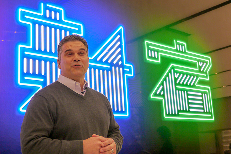 米アップルのデニー・テューザ シニアマーケットディレクター