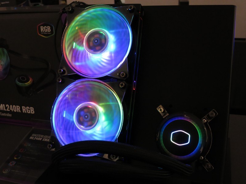 ラジエータ側面も光るML240R SMART