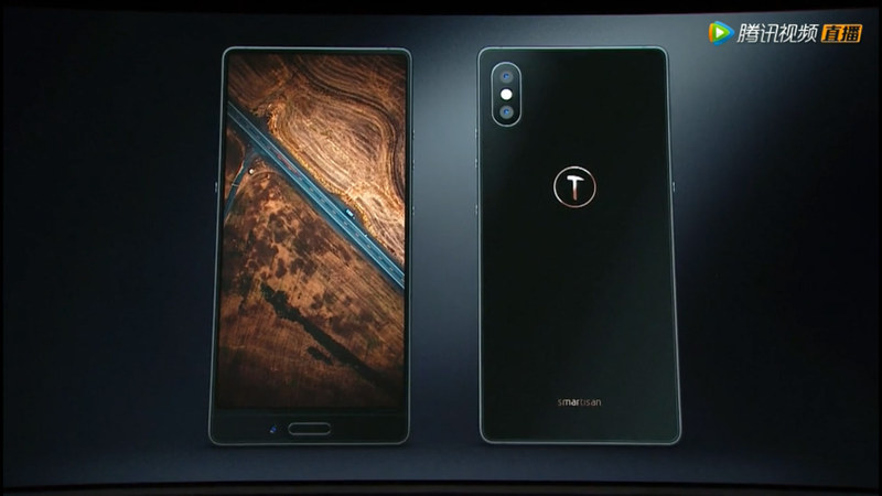 発表会の冒頭ではフェイクの製品写真が用意された