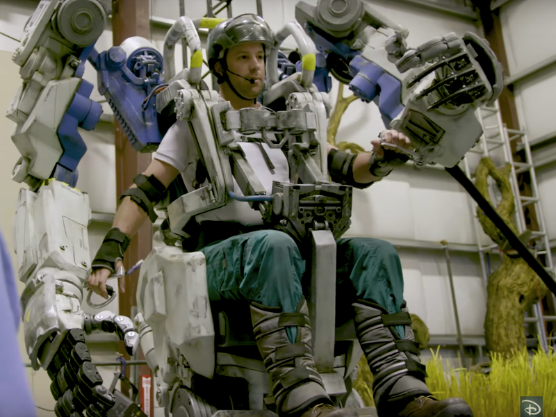 なんと指の動きまで着用者に連動する