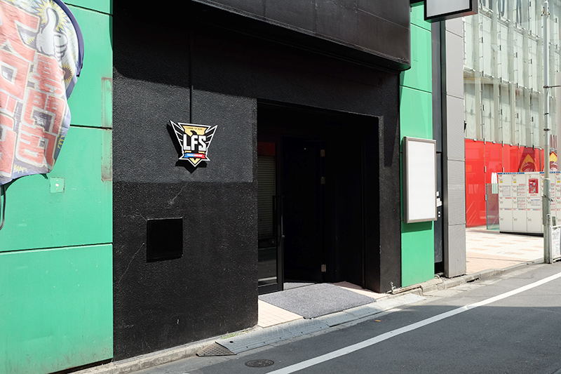 店舗外観。これから看板などが設置される予定とのこと