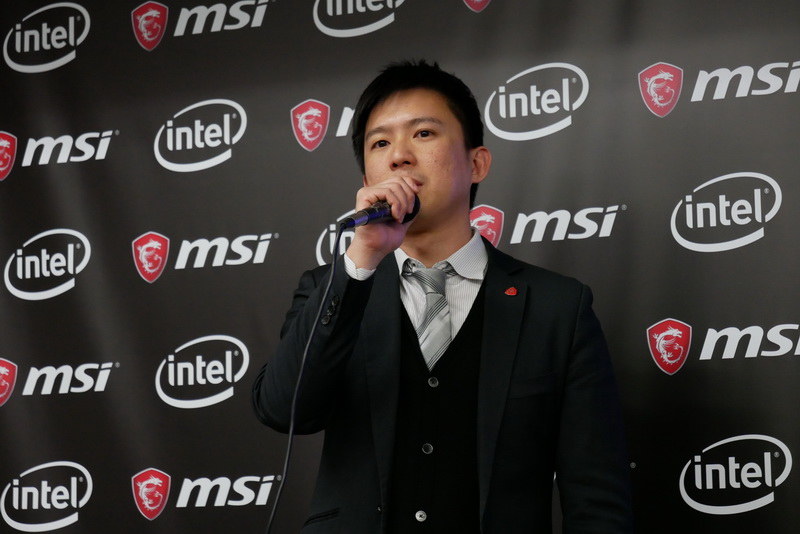 発表会冒頭で挨拶する、MSI ノートPC営業部 部長のRicky Chiang氏