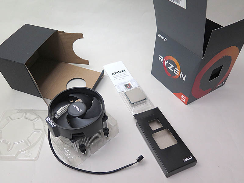 Ryzen 5 2600Xのボックスを開封したところ