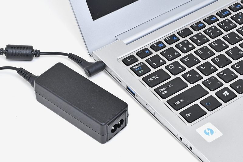 40W出力のACアダプタ(ノートPC)