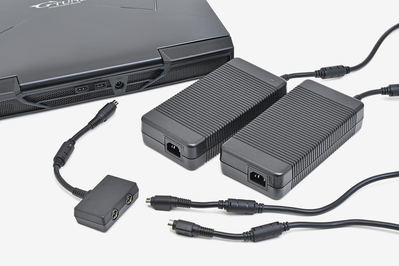 約310W出力のACアダプタ×2