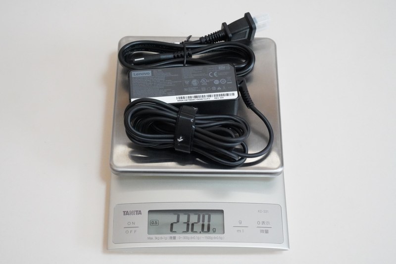 Lenovo USB Type-C 45W ACアダプタと電源コードの実測重量は約232g