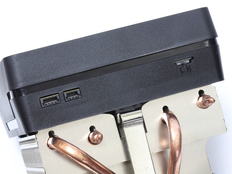 ファンカバーの側面には、ファンスピード切り替えスイッチ(High/Low)とRGB制御用コネクタを備える