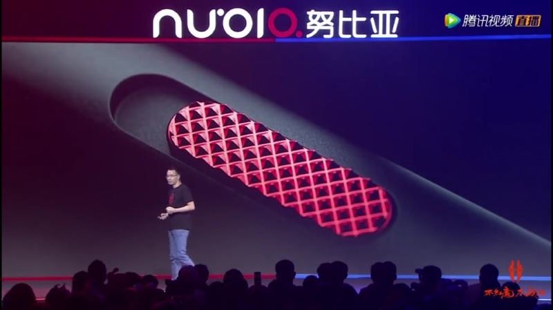 銃器の柄をモチーフとしたボタンデザイン