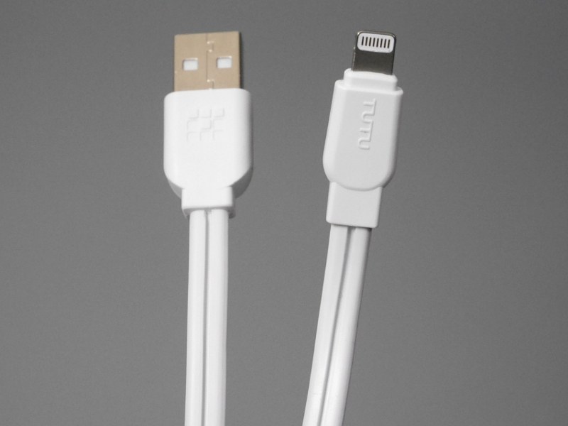 ケーブルの表面には細い溝がある