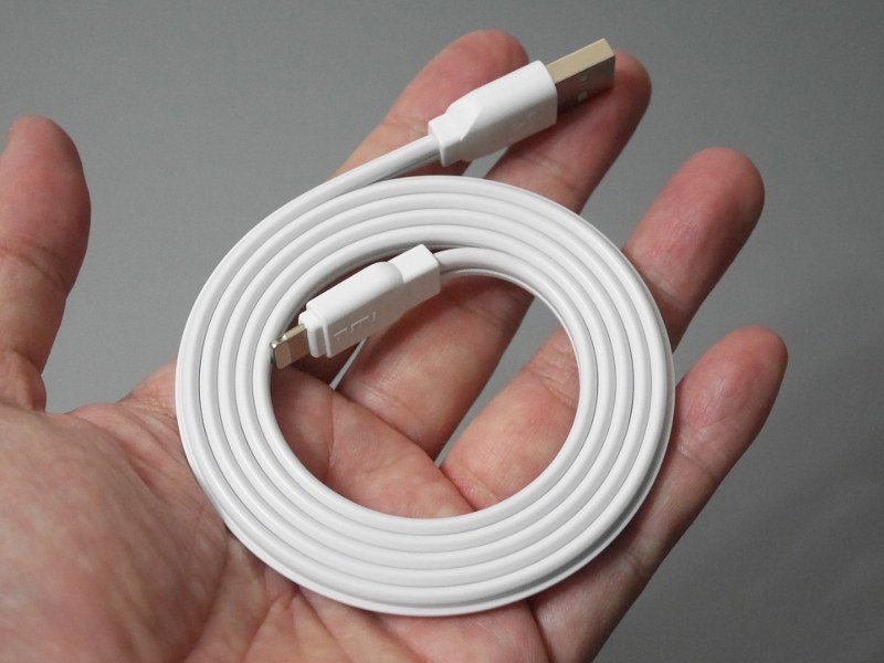 巻き取った状態。リールのようなギミックがなくとも巻き取ることができ、容易に分離することもない