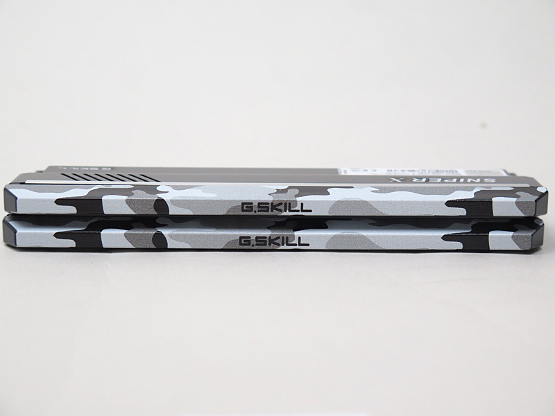 なかなか渋いヒートスプレッダデザイン