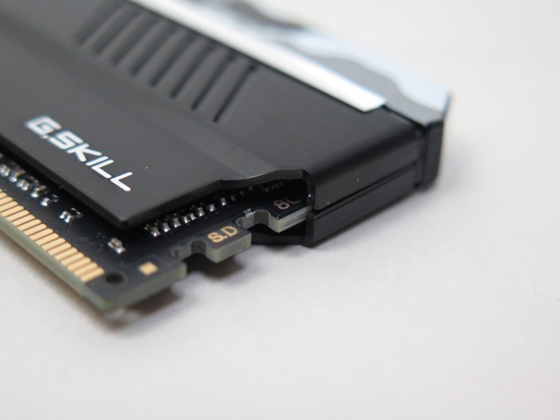 おそらく8層基板が使われている