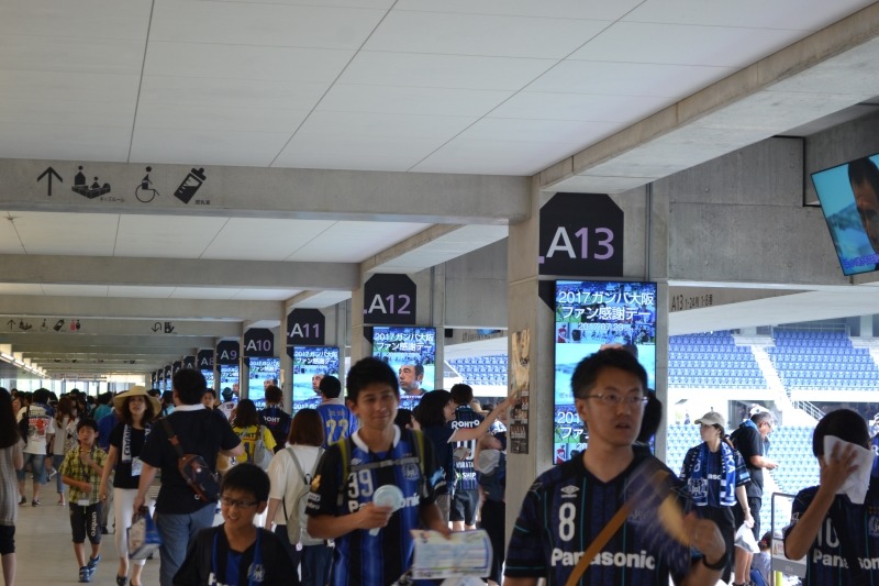 スタンドエリアには、248台の業務用液晶ディスプレイを配置<br>(c)GAMBA OSAKA