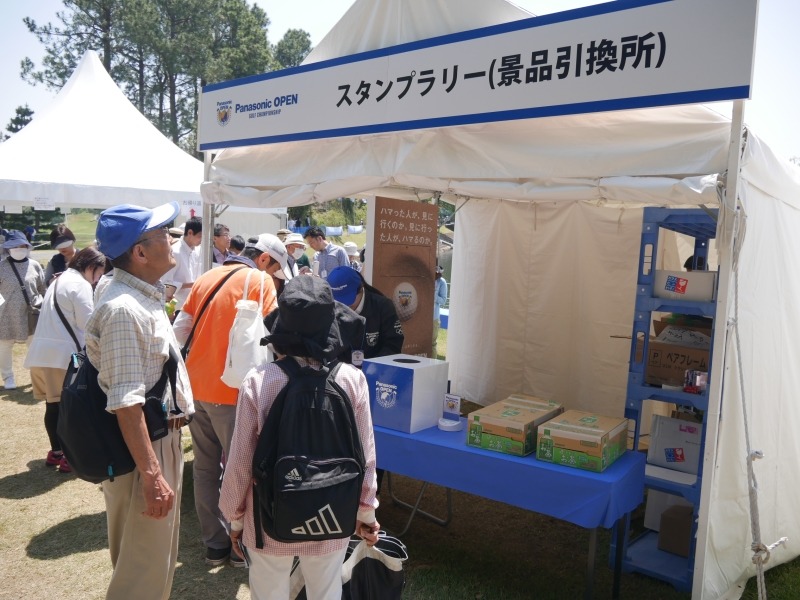スタンプラリーの景品交換所。シニア層も数多く参加していた