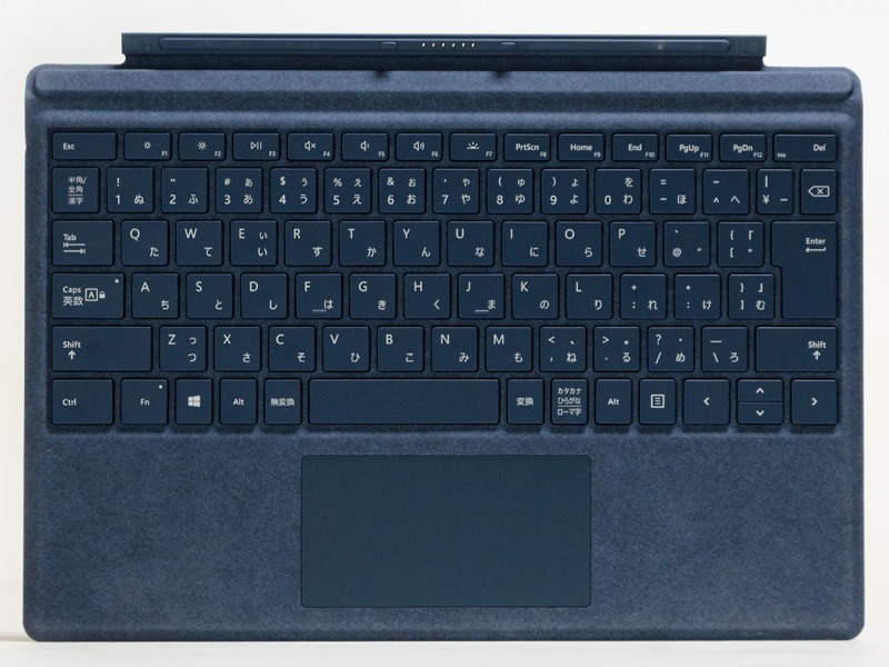 タイプカバーは別売。Alcantara素材を使用した独特な質感