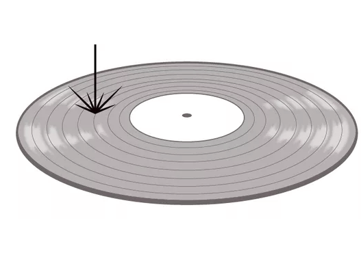 セラミック製のスタンパーにはレーザーで溝を刻む