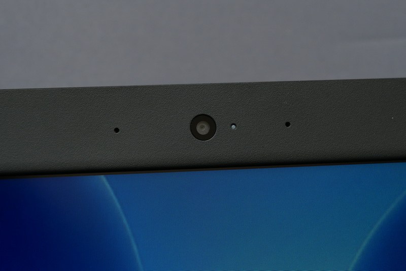 液晶上部中央に720pのWebカメラを搭載
