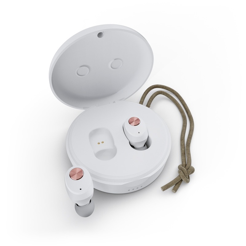 実売価格：14,000円前後<br>装着方式：カナル型●構造：密閉式●コーデック：非公開●連続再生時間：最大3.5時間●防水性能：―●駆動方式：ダイナミック型●ドライバー口径：6.2mm●インピーダンス：32Ω●再生周波数帯域：18Hz～22kHz●接続方式：Bluetooth v4.2●重量：非公開（各イヤホンユニット）／非公開（充電ケース）●カラー：ホワイト、ブラック