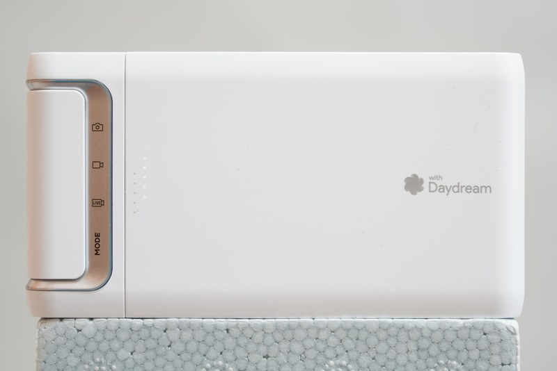 背面にディスプレイは搭載されていない