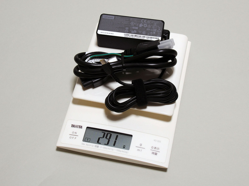 ACアダプタは291g