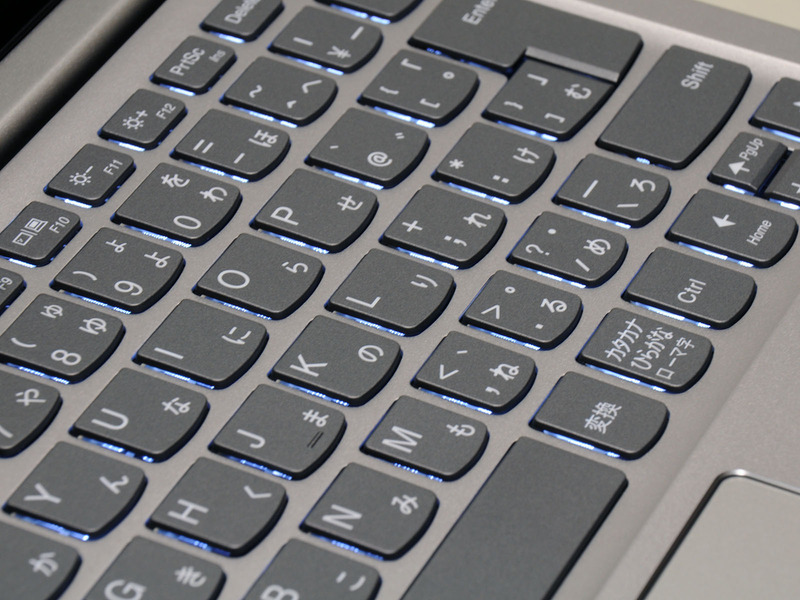 ストロークはやや浅めだ