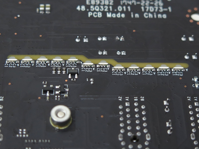 オーディオの分離帯にはLEDイルミネーションが仕組まれている