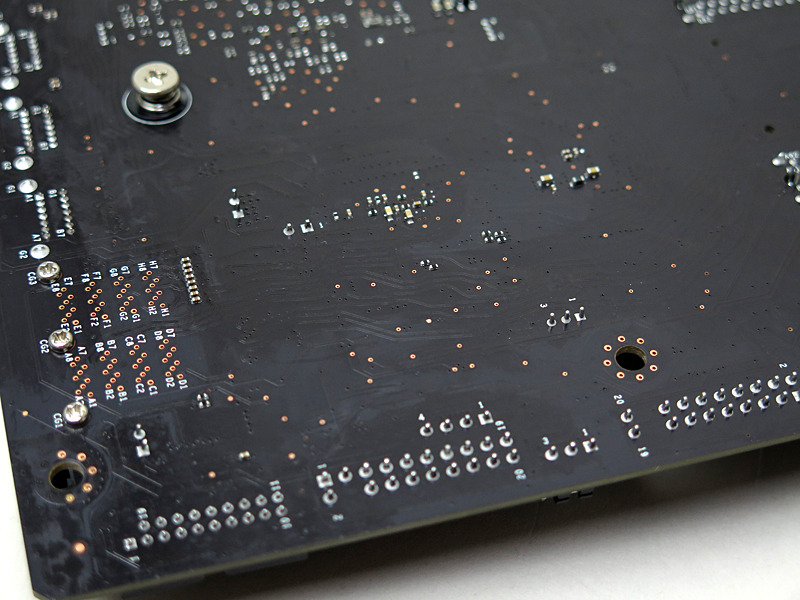 チップセット付近の配線も巧みだ