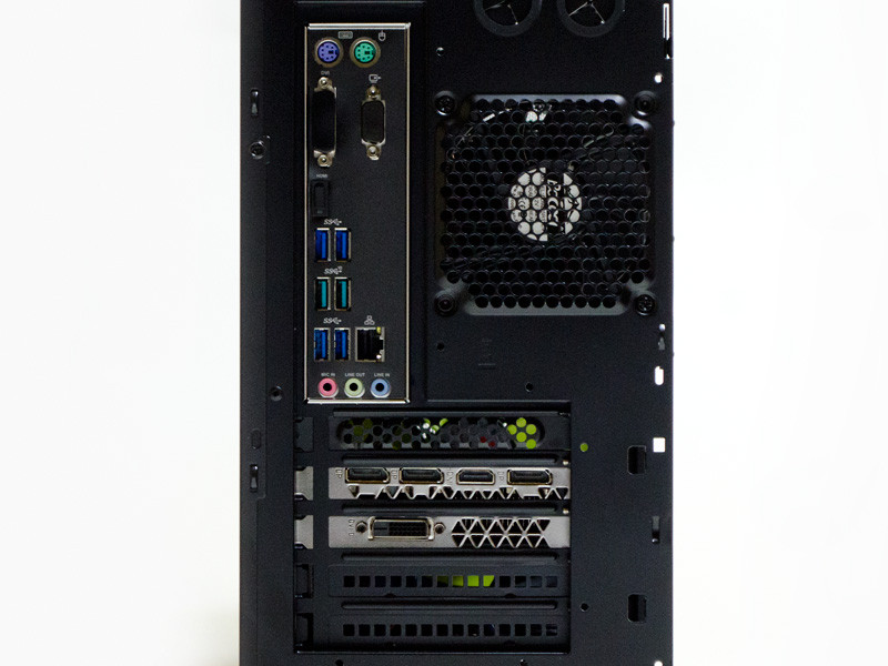バックパネルインターフェイスはPS/2×2、USB 3.0×2、USB 3.1×2、USB 3.0×2、Gigabit Ethernet、音声入出力