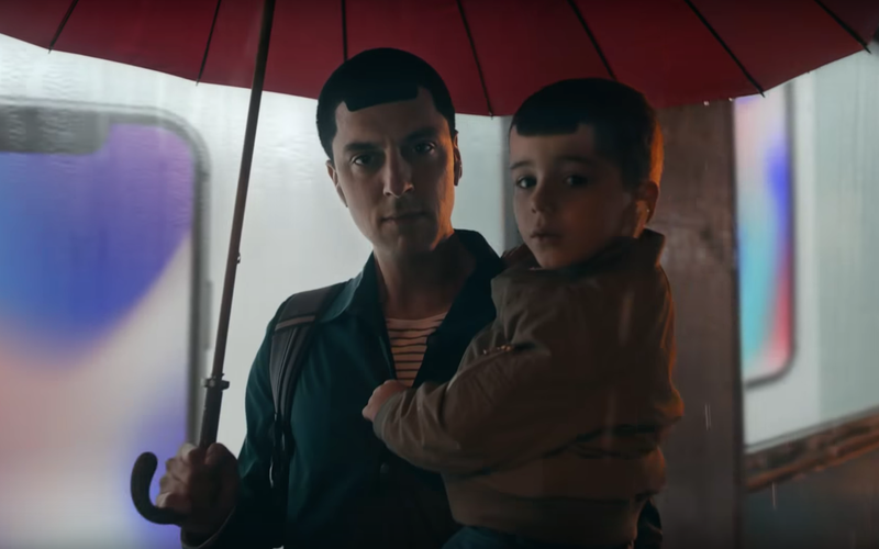 「ノッチディスプレイ」親子