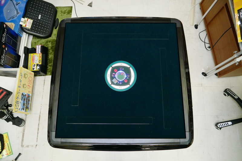 テーブルのサイズは800×800mm(幅×奥行き)