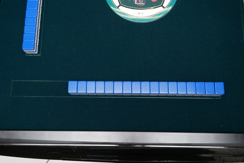 このように、山に比べてかなり溝が大きい