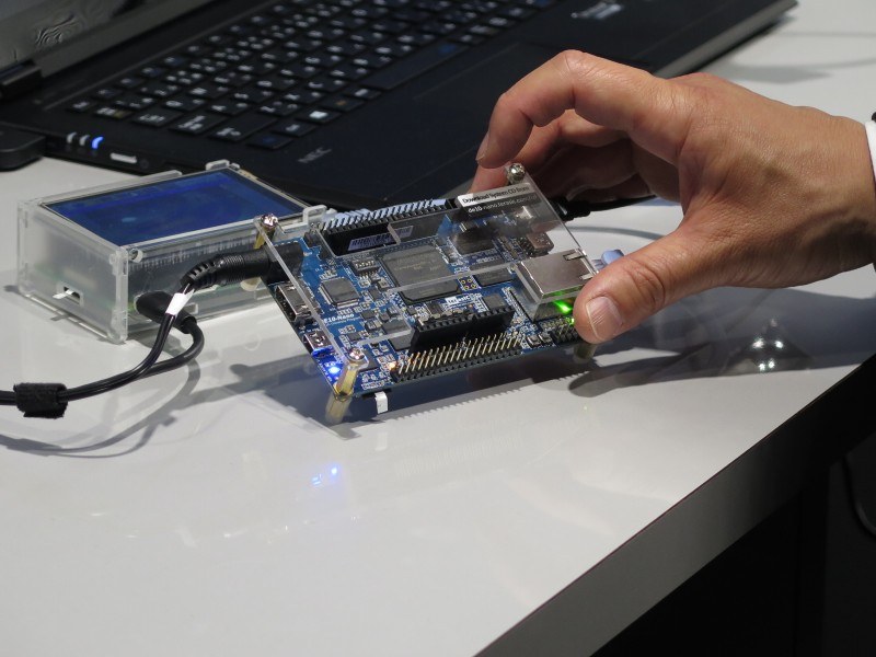 あとは推論用データをこういった組込み用のボードに入れるだけで、物体の認識などに活用可能