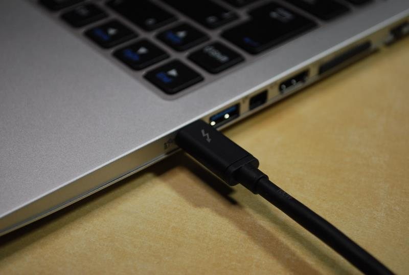 Thunderbolt 3を標準搭載