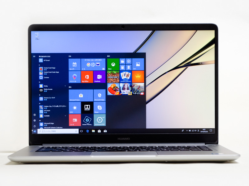 前面。狭額縁なのが分かる。パネル中央上に100万画素Webカメラ