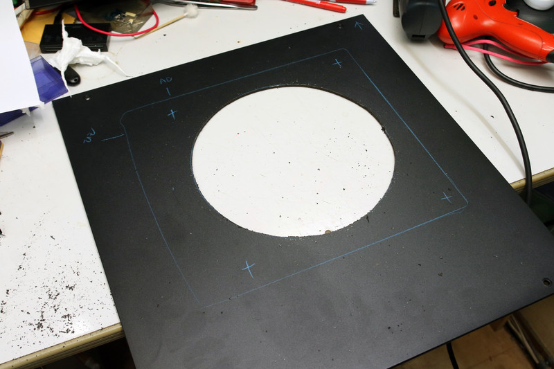 20cmの穴が開いた!これで5割がた完成(笑)