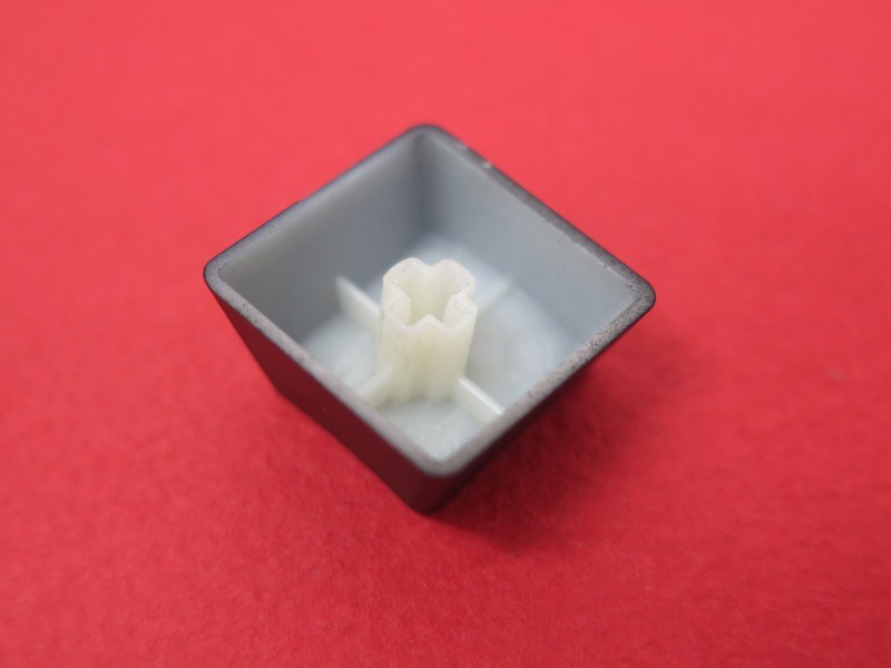 キーキャップはCherry MXと互換性がある