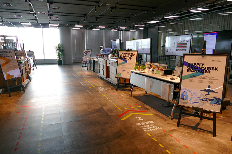 各種技術展示が行なわれている