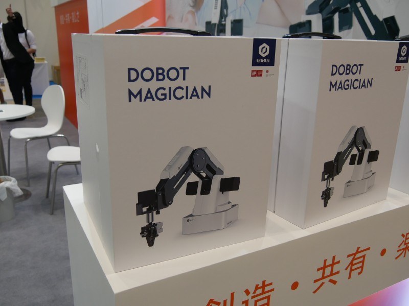 DOBOT Magicianのパッケージ