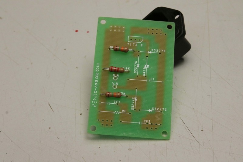 背の低い部品から半田付けするのがセオリー