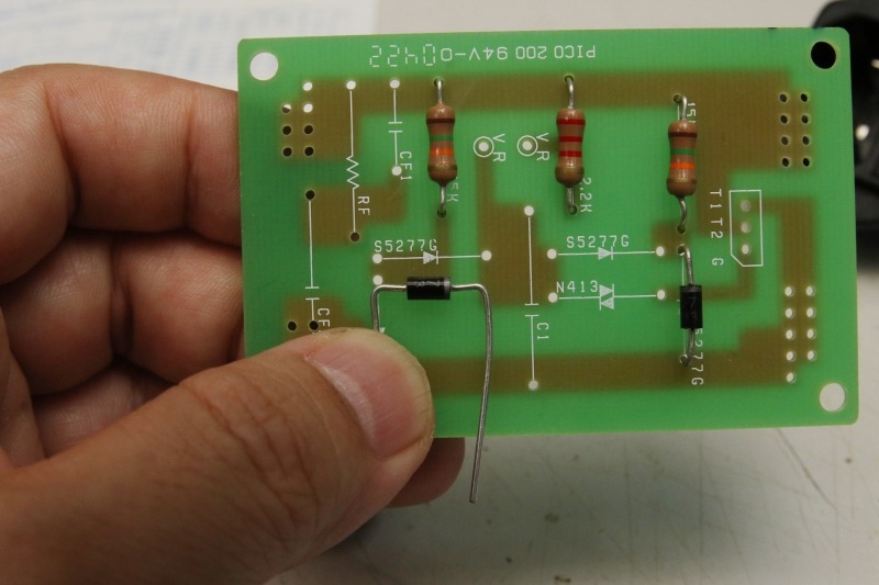 背の低い部品から半田付けするのがセオリー