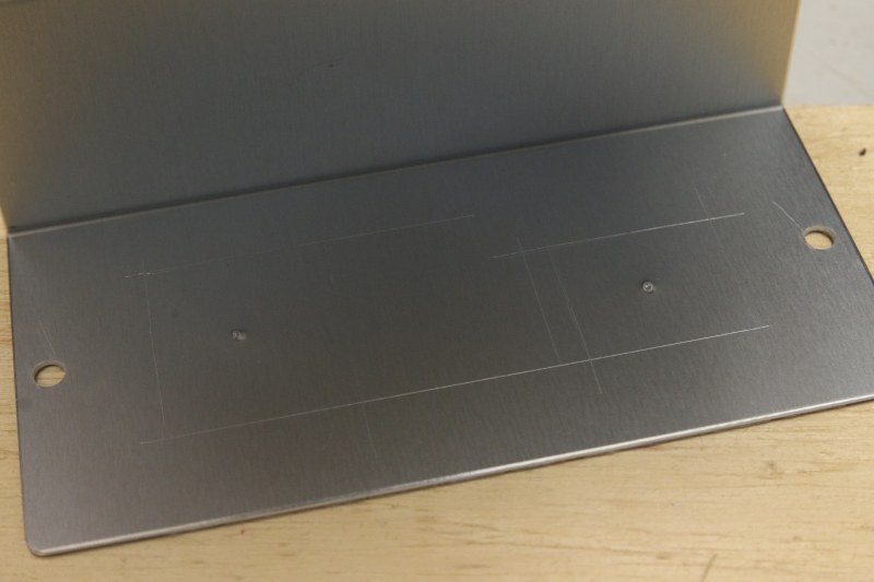 TAKACHI(タカチ)のMB-3はどこでも手に入る(電気部品を扱う店なら)。だいたい800円ぐらい。安けりゃ500円ぐらいから。ここに下書きをしていく