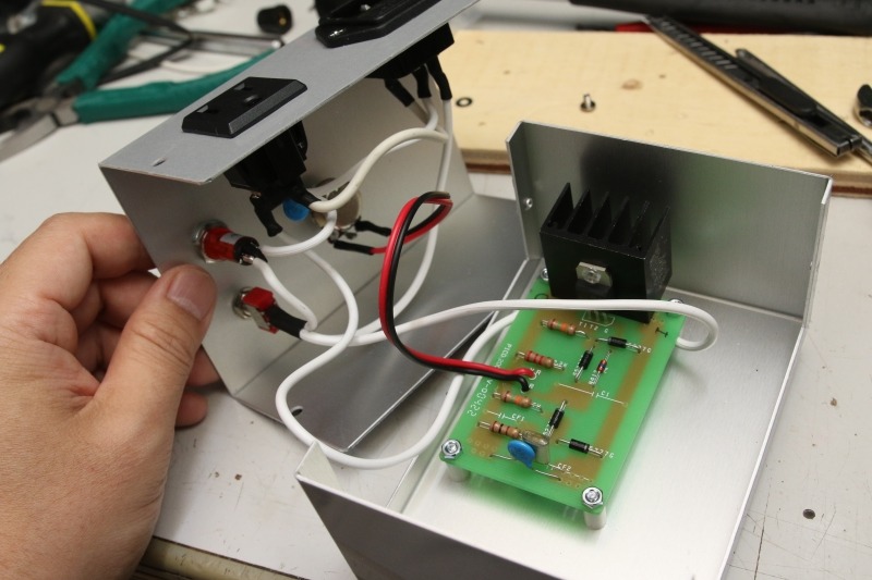 内部の配線は、基板に当らないように考えてする