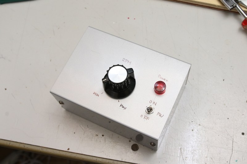 上面の完成。キチントやるならPCでレタリングを作ってやるといい