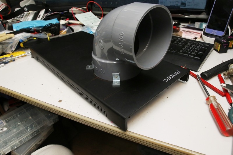 小さいL字金具でエアインテークを固定