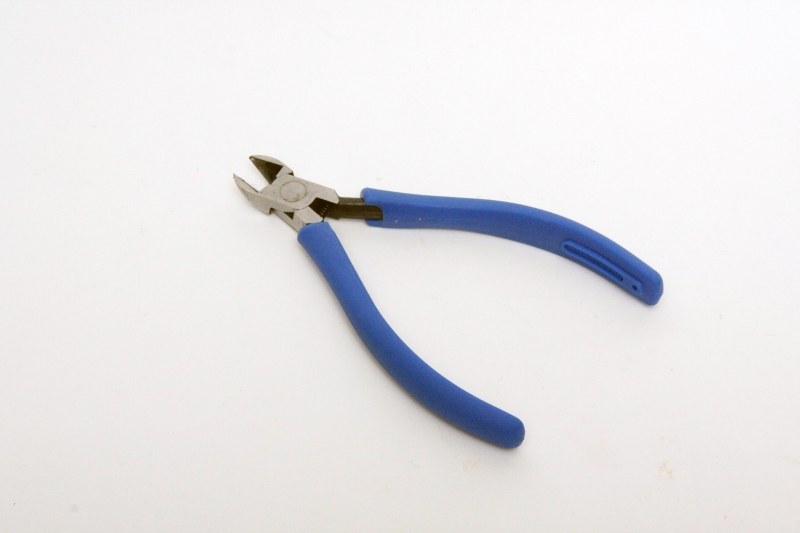 <strong class="em ">ニッパ(ホーザン)</strong><br>購入価格:1,500円<br>刃を合わせて店の蛍光灯に透かして、ピッタリ刃のあってるものなら安くても大丈夫