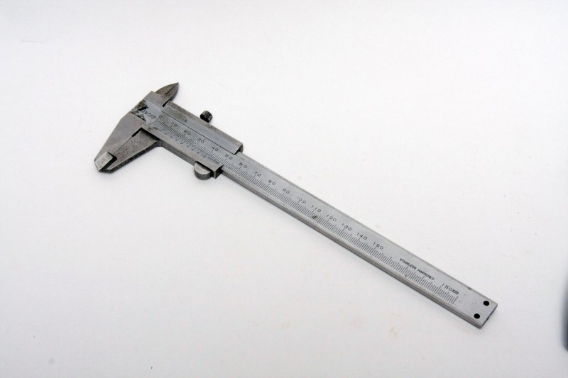 <strong class="em ">ノギス(シンワ)</strong><br>購入価格:3,000円<br>0.1mm単位で長さや直径、内径などを離れる測定器